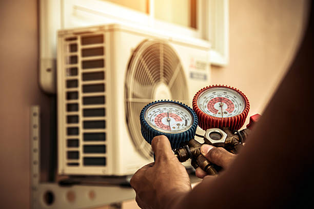 Professional Hvac technician working in Pottersville, MO